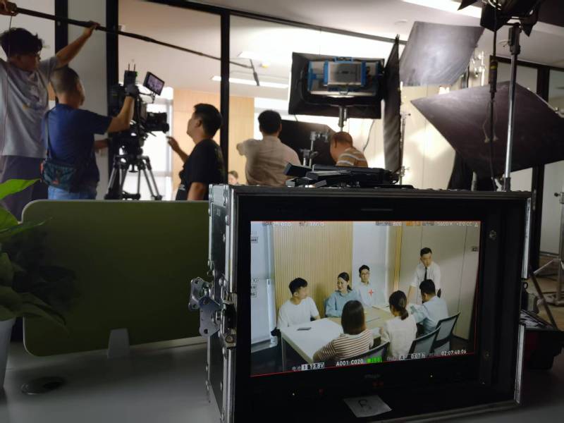 大宁县TVC拍摄公司：科技产品视觉化大师，诠释未来感与功能美学